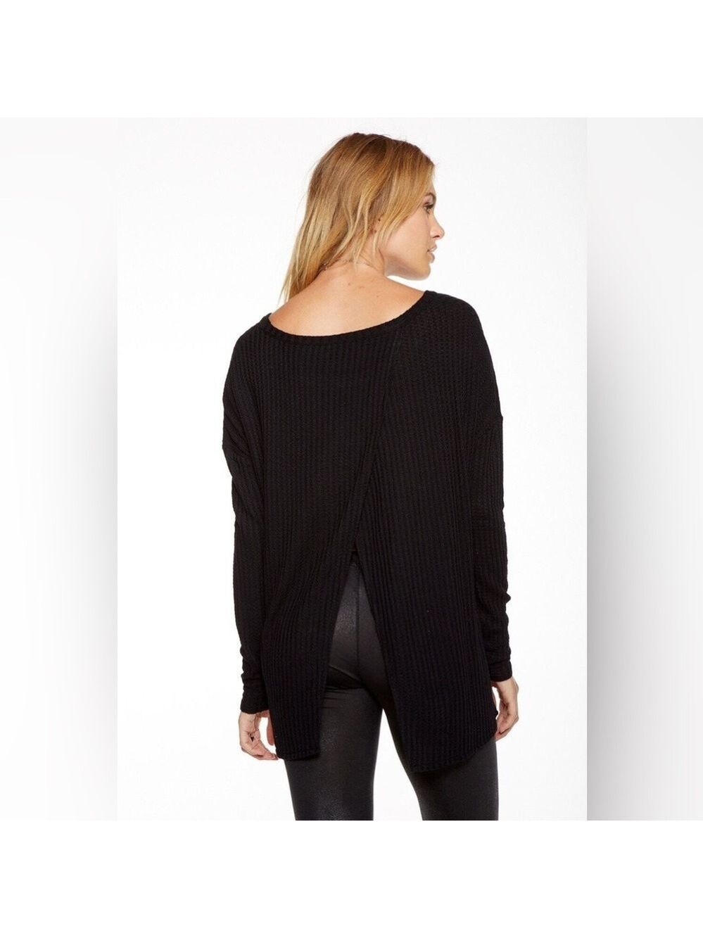 Chaser waffle texture split back casual long sleeve top - size medium in black